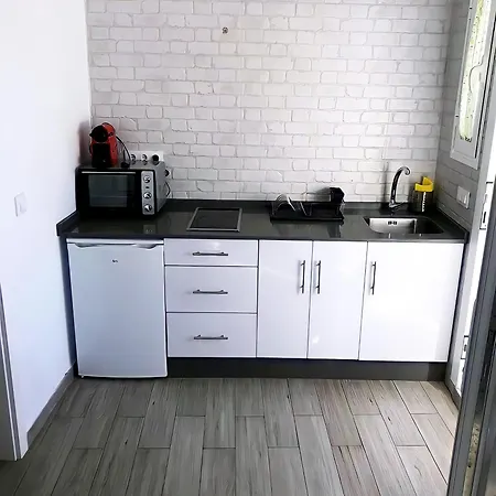 Estudios Contemporaneos Y Centricos Solo Familias Parejas דירה *