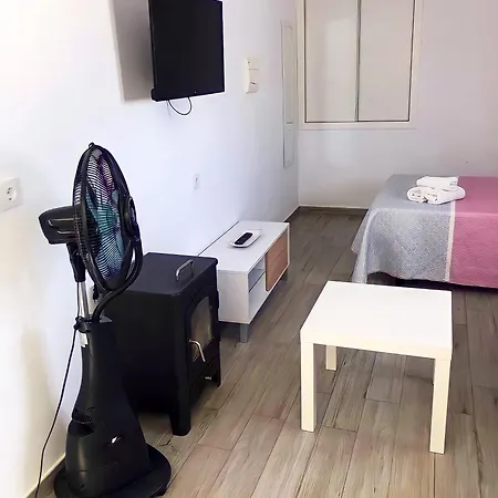 公寓 Estudios Contemporaneos Y Centricos Solo Familias Parejas 科尼尔-德拉弗龙特拉