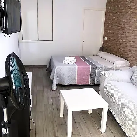 Estudios Contemporaneos Y Centricos Solo Familias Parejas 公寓