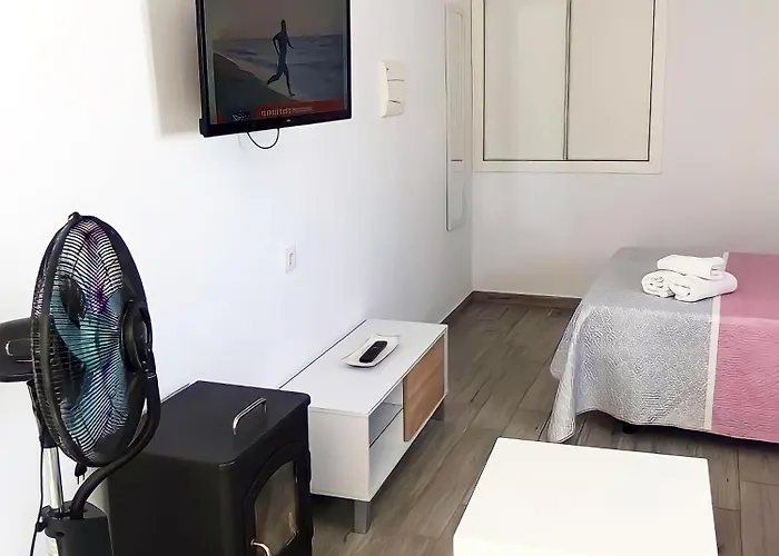 公寓 Estudios Contemporaneos Y Centricos Solo Familias Parejas 科尼尔-德拉弗龙特拉